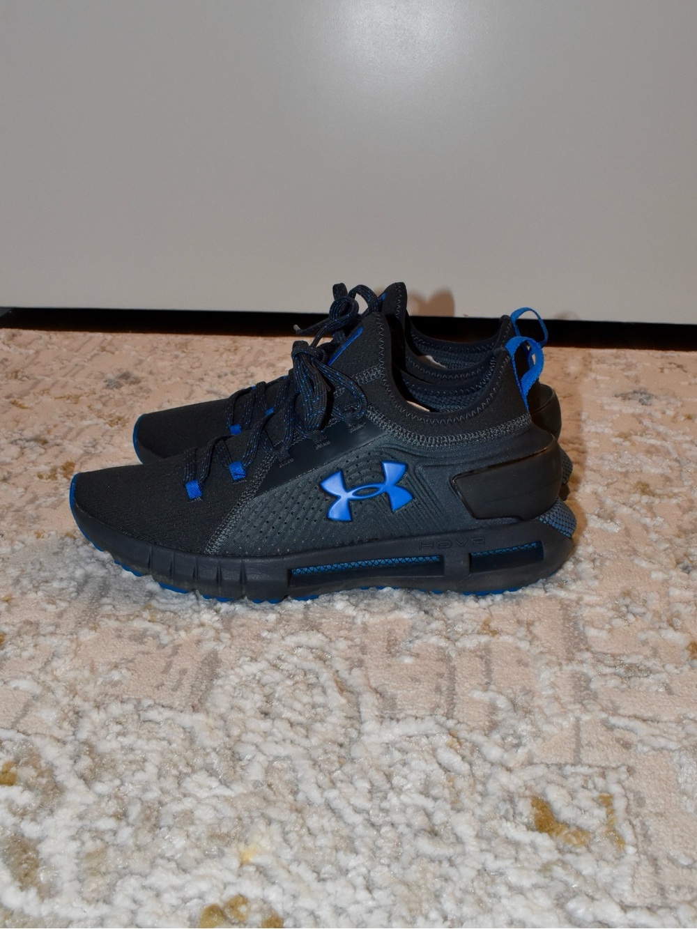 Under Armour Womens Dark Grey Athletic Shoes: size 9.5